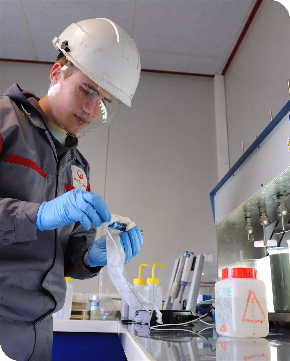 Jar-test and lab-testing for wastewater treatment chemicals selection